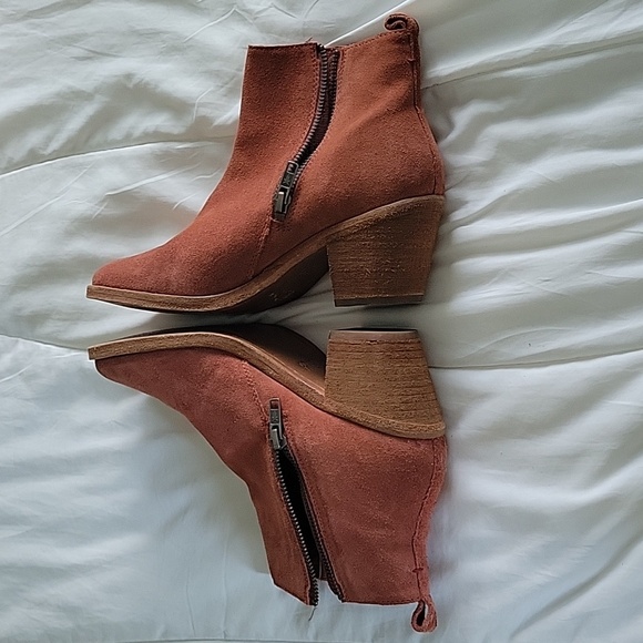 FRYE ALTON CHELSEA BOOTS IN ROSEWOOD - Picture 12 of 16